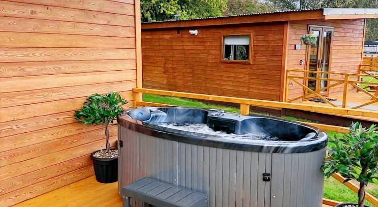 Wonderful vacation home with hot tub | Dogs allowed — photo 3