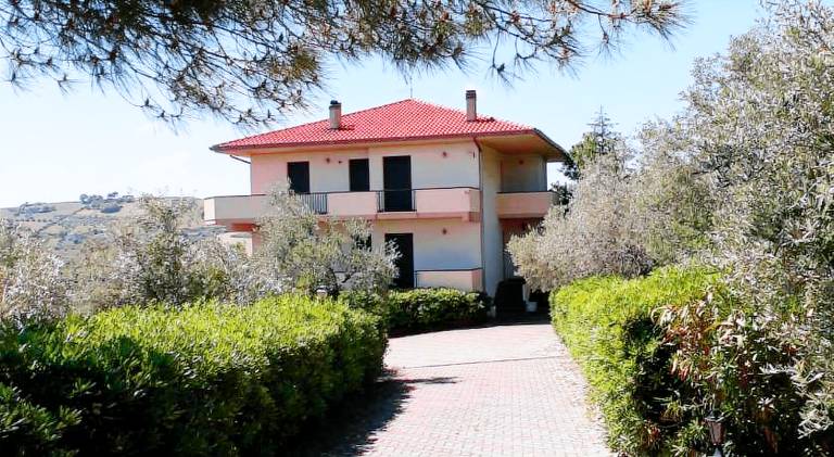 Vacation home with 4 rooms for 9 persons in Teramo