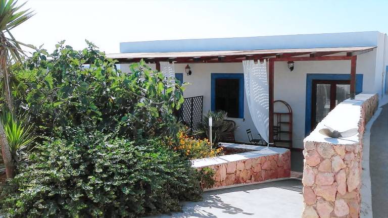 Villa with patio & garden — photo 5