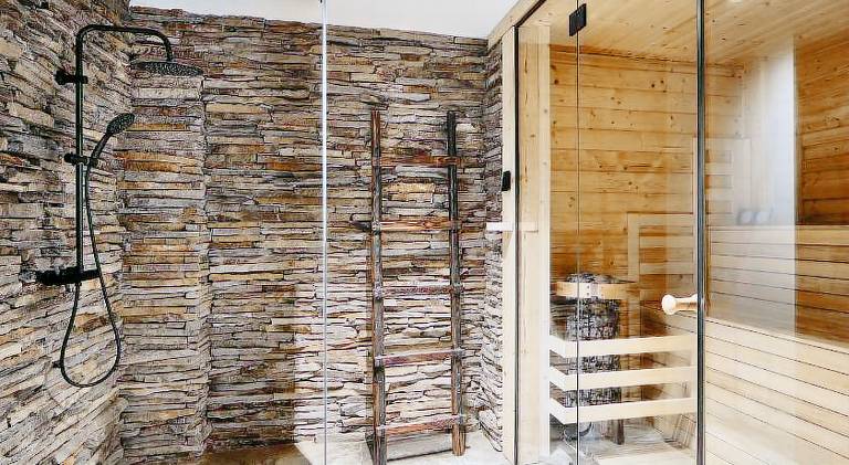Chalet with hot tub & sauna | Pets allowed — photo 5
