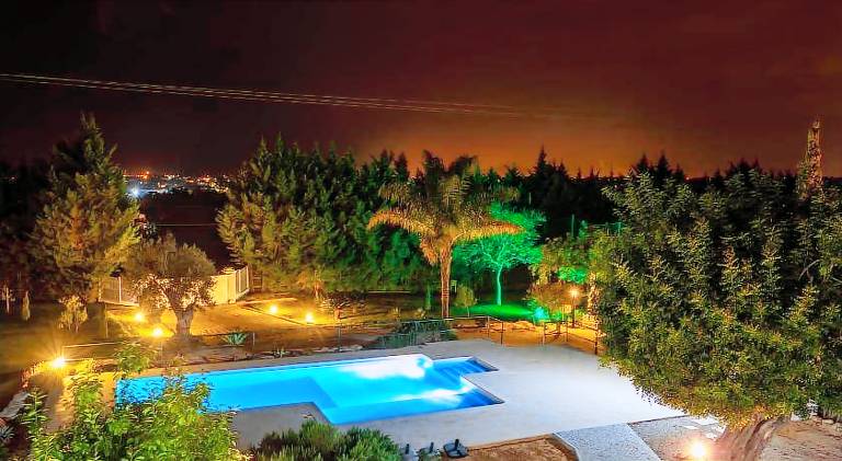 Fully equipped villa with yard, private pool & patio | Good for workation | Dogs allowed in Olhao