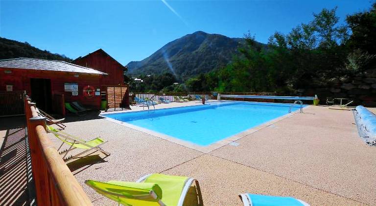 Family-friendly holiday apartment with terrace, pool & yard | Dogs allowed in Foix