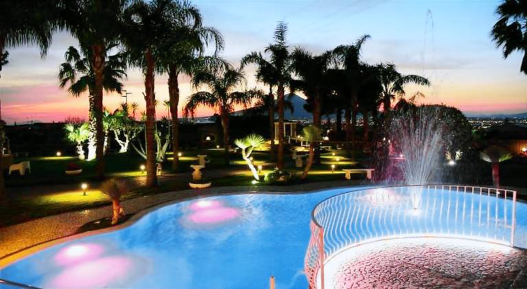 Serviced apartment with patio & yard | Pets are welcome in Pompei