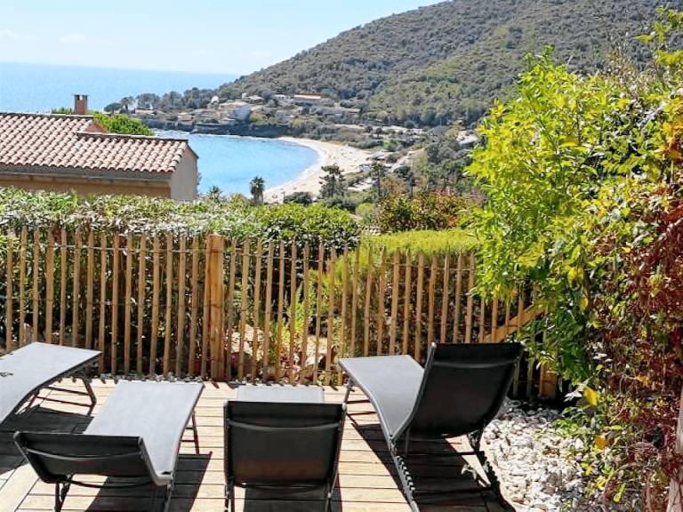 Villa with barbeque, terrace & yard | Sea view — photo 2