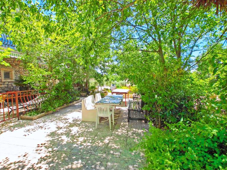 Apartment with patio & BBQ — photo 3