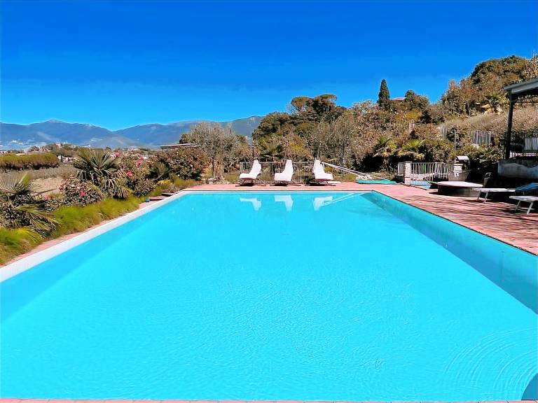 Spoleto Poolside - Sleeps 24 — photo 3
