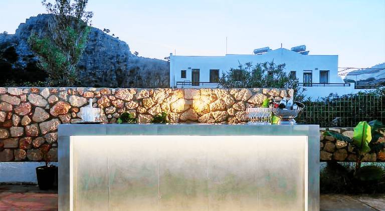 Villa with pool & jacuzzi — photo 4