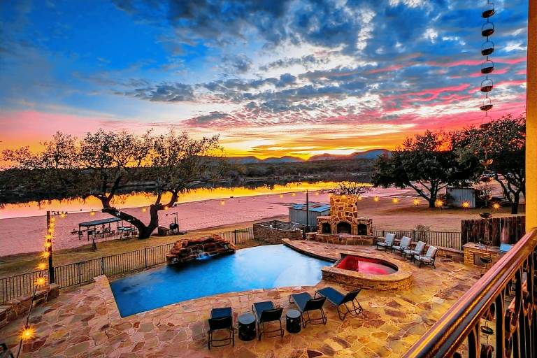 House Lake Buchanan