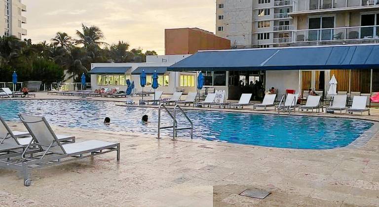 Direct Ocean View Condo, Balcony kitchen pool gym sauna valet parking direct beach access for perfect — photo 5