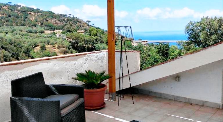 Vacation home with pool — photo 4