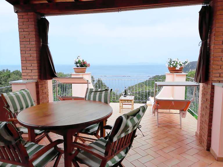 Children-friendly rental apartment with grill, terrace & garden | Sea view | Dogs allowed — photo 3