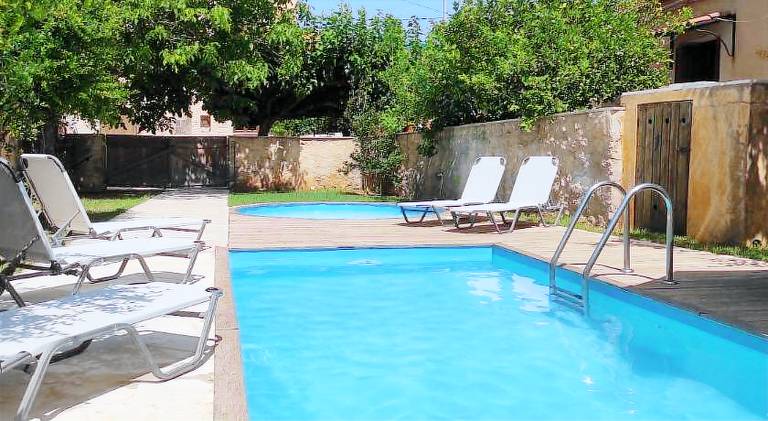 Villa with pool, garden & patio — photo 3