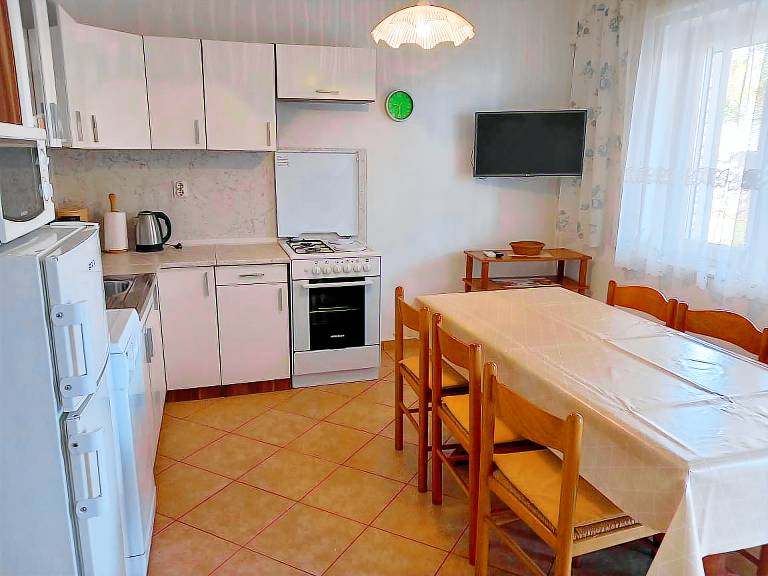Rental apartment with yard & BBQ | Garden view — photo 3
