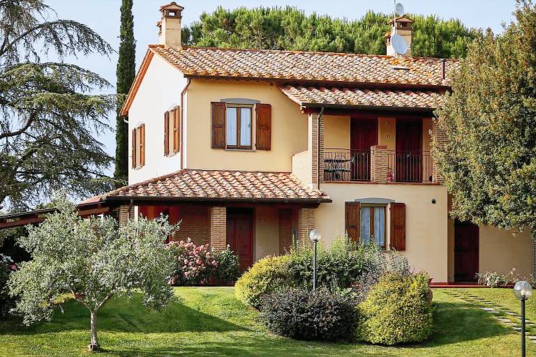 Child-friendly house with private pool, BBQ & yard | Pet-friendly — photo 2