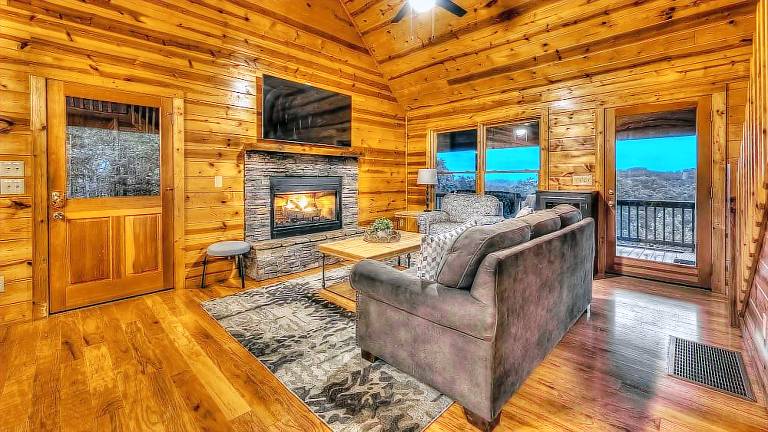 Majestic Sunrise- Pet Friendly Screened Porch Hot Tub — photo 3