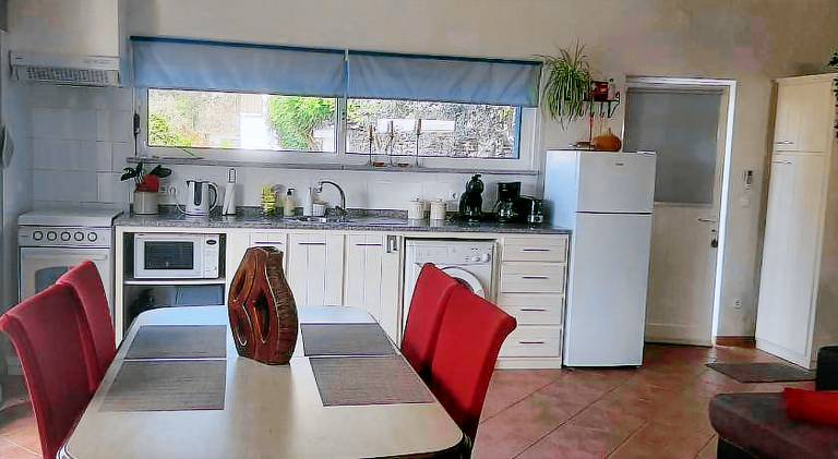 House with barbeque, patio & yard — photo 3