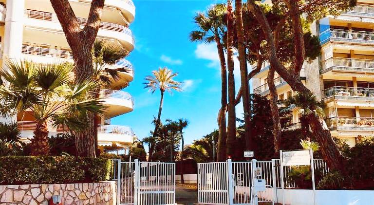 Cannes Croisette &Palm beach, parking in Mougins