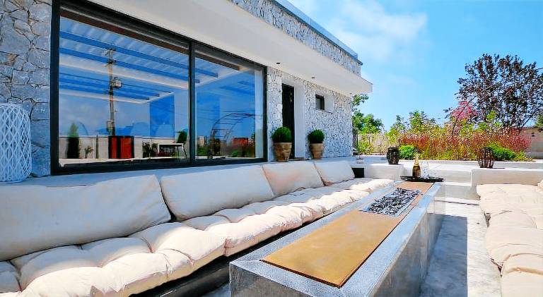 Villa with barbecue, garden & terrace — photo 4