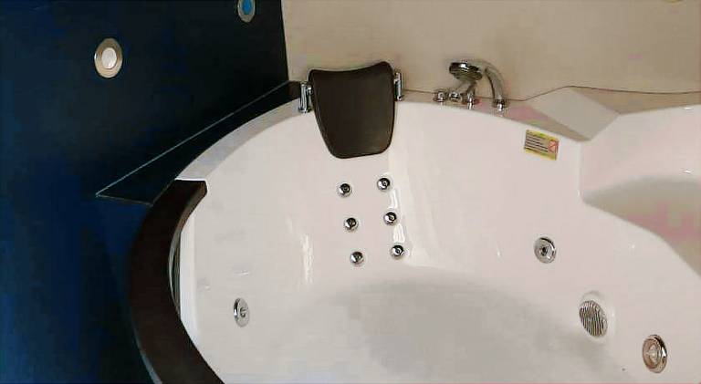 Rental apartment with jacuzzi — photo 3