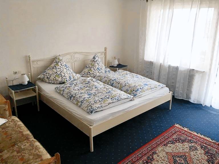 Holiday apartment with garden, terrace & barbeque | Garden view in Meersburg