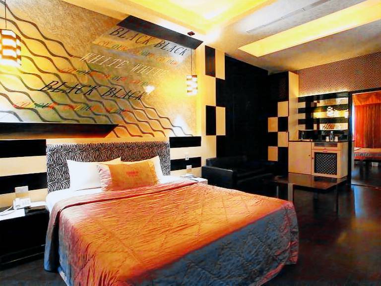 Motel Lotus Pond
