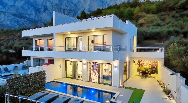 Vacation home with pool — photo 3