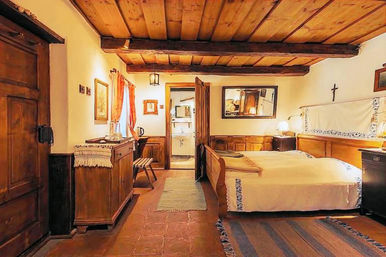 Accommodation Micloșoara