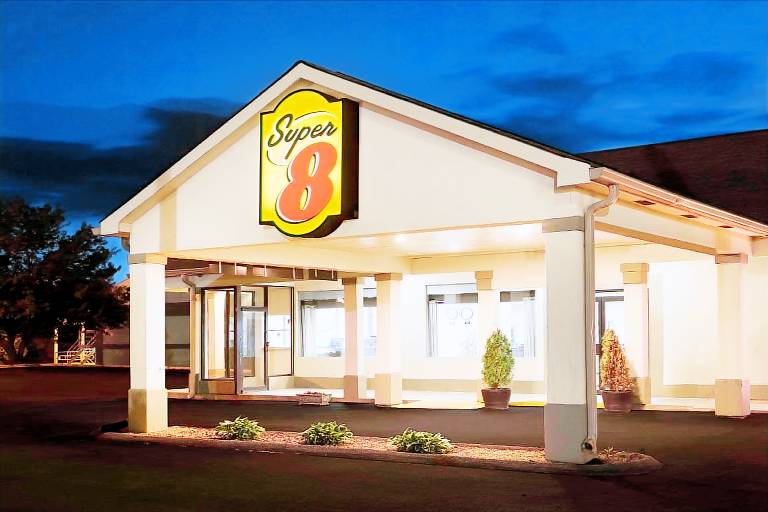 Super 8 By Wyndham Monteagle Tn — photo 4