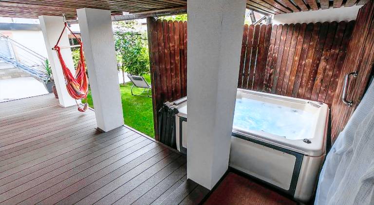 Holiday apartment with terrace, hot tub & garden — photo 4