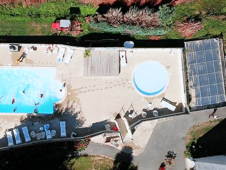 Mobile home with heated pool & patio | Garden view — photo 3