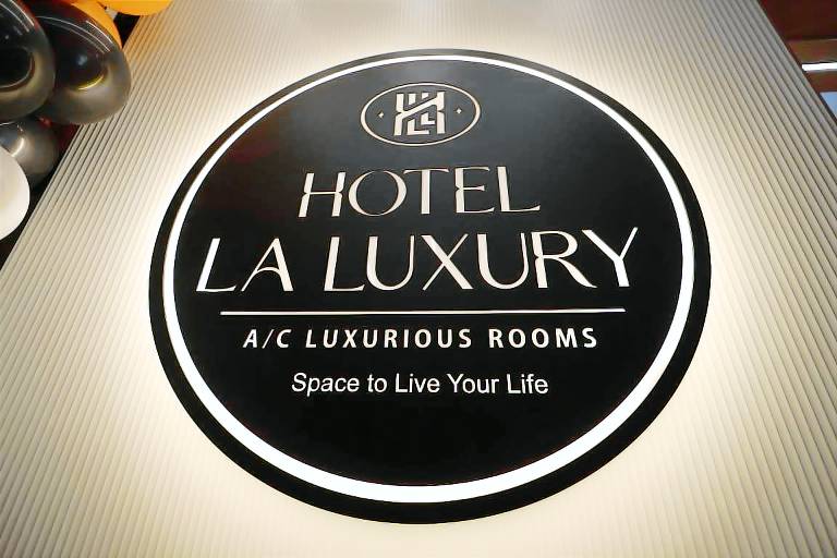 HOTEL LA LUXURY