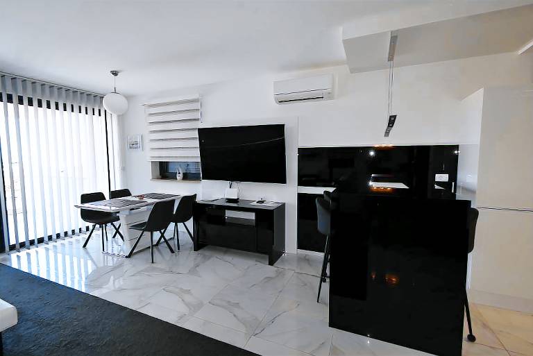 Three bedroom apartment with terrace and sea view Novigrad (A-25255-a) — photo 3