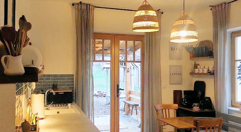 Fully equipped nice rental apartment with yard, patio & barbeque | Pet-friendly — photo 4