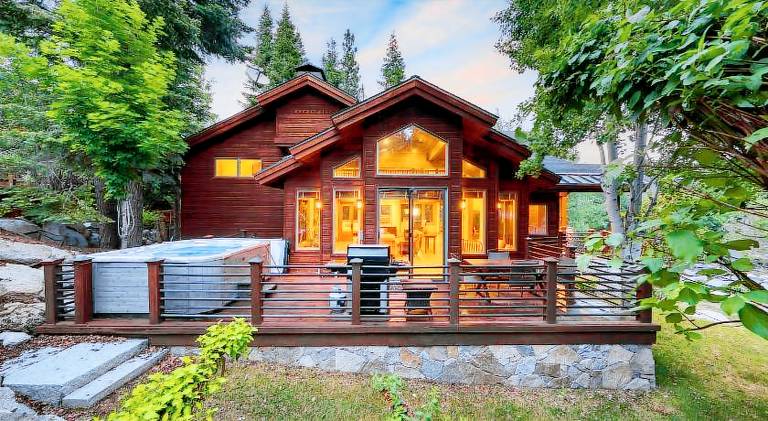 Cedars at Palisades by AvantStay Hot Tub Resort Access and Mountain Views in Tahoe City, CA