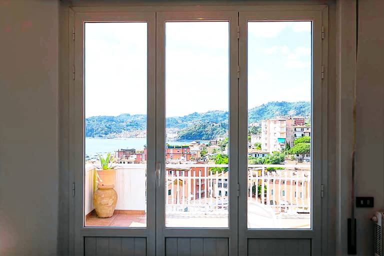 Child-friendly holiday apartment with patio & yard | Garden view | Pets allowed — photo 2