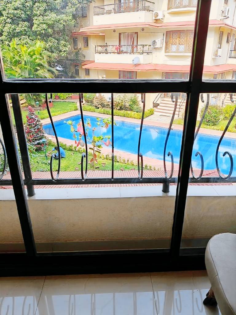 Vacation home with yard & pool — photo 4
