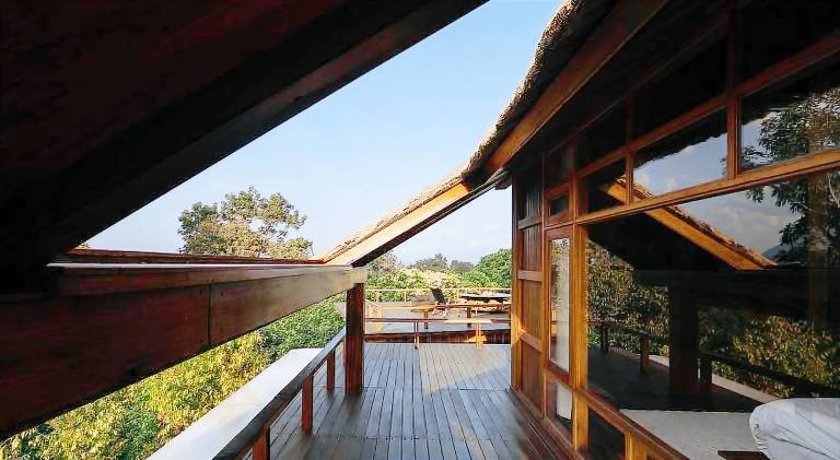 Villa with pool — photo 4