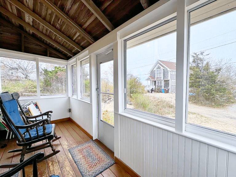 Charming Brewster beach cottage steps from the bay, sunsets, and local favorites. — photo 3