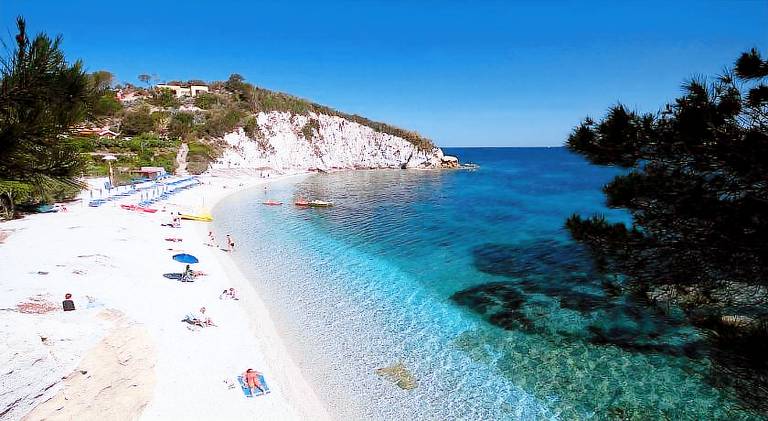 Serviced apartment with garden & patio | Close to the beach | Pets allowed in Portoferraio