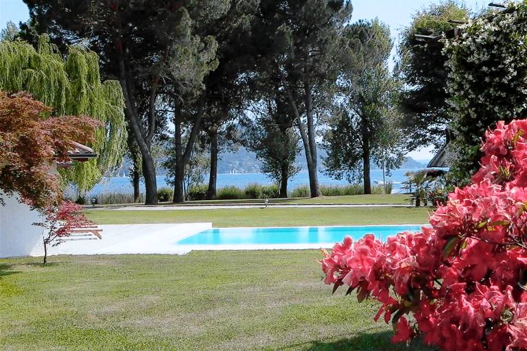 Family-friendly villa with terrace, garden & private pool | Lake view | Suitable for remote work | Dogs allowed — photo 3