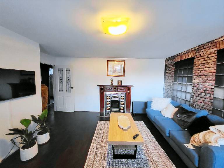Beautiful 1 BD Retreat in South Yarra w balcony
