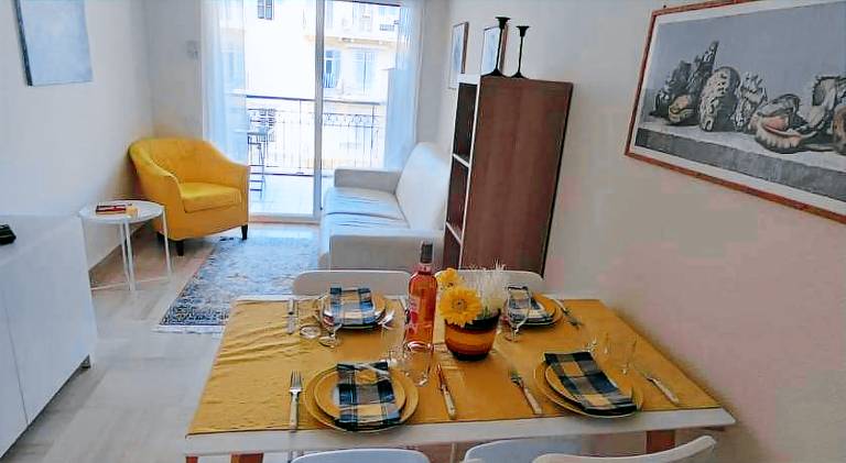 Lovely holiday apartment with terrace & yard | Beach nearby | Dogs allowed in Menton