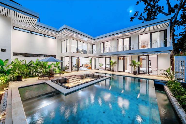 WhiteVilla 6BDR near PARQ, Good Location Netflix! — photo 2