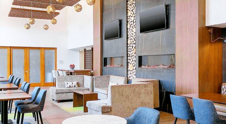 Hampton Inn and Suites by Hilton Windsor — photo 2
