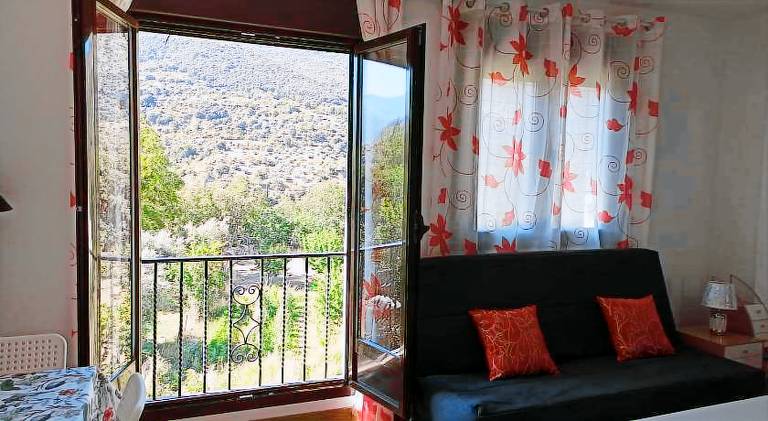 Rental apartment with terrace in Guejar Sierra