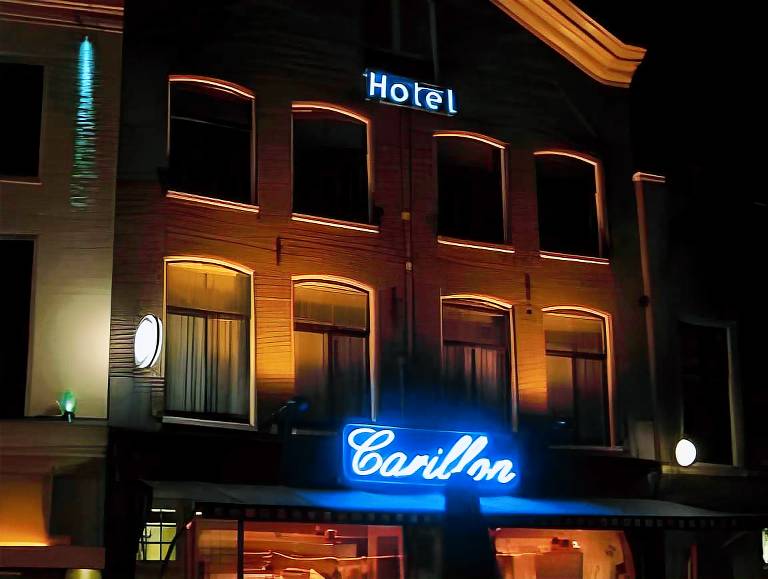 Hotel Carillon