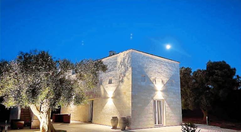 House with BBQ, terrace & yard | Dogs allowed in Carovigno
