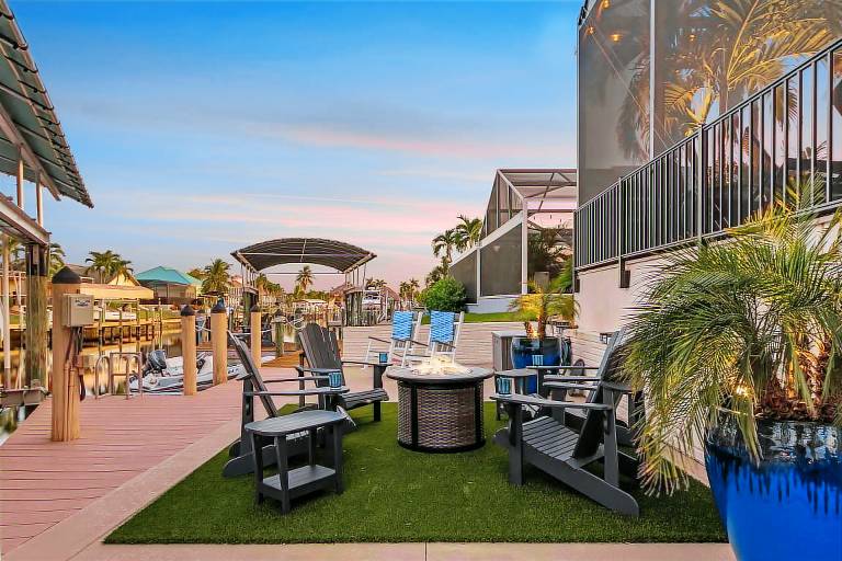 Family-friendly big house with barbecue & private pool | Water view | Pets allowed — photo 2