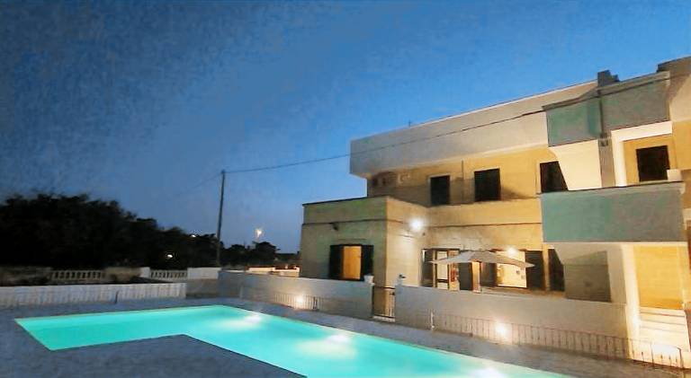 Apartment with pool in Manduria