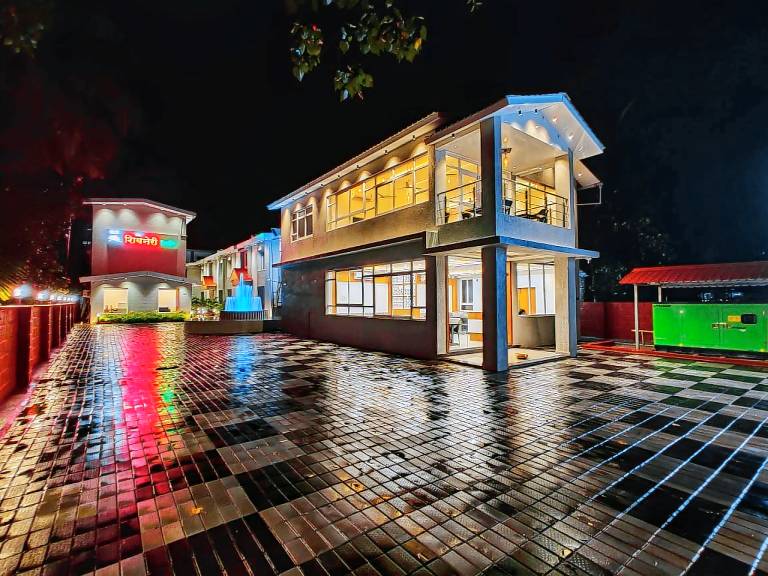 Lovely lodge | Beach nearby | Pets allowed in Shrivardhan